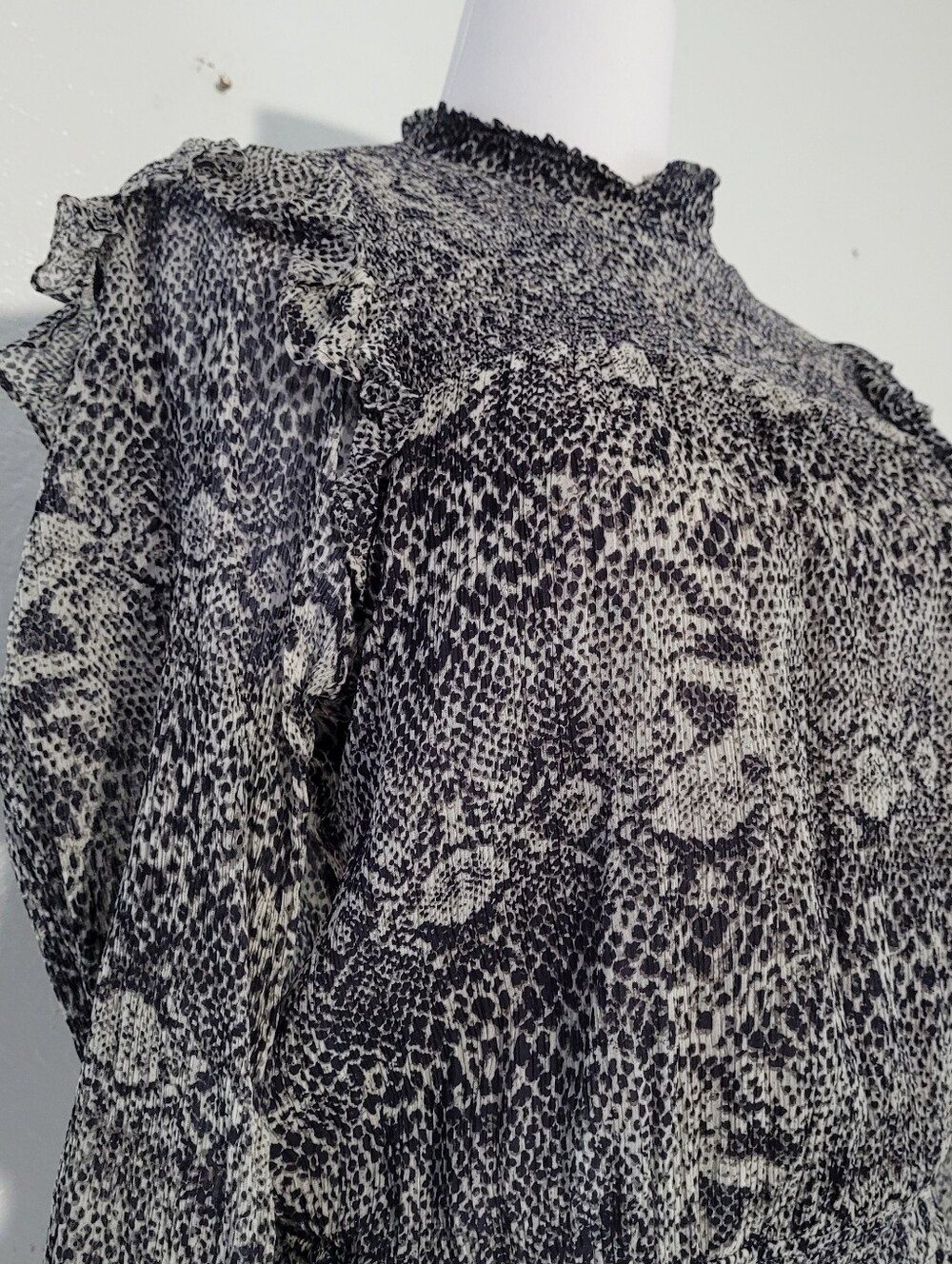 Free People Roma Blouse Snake Print High Neck Silhouette Ruffle Detail Sz Small - Picture 4 of 10